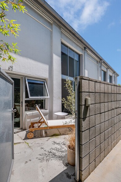 More Photos Of 2100 Abbot Kinney Blvd, Venice Office For Lease