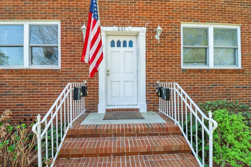 More Photos Of 601 E 53rd St, Savannah Apartments For Sale