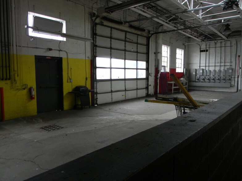 More Photos Of 1212 Abbott Rd, Buffalo Auto Dealership For Lease