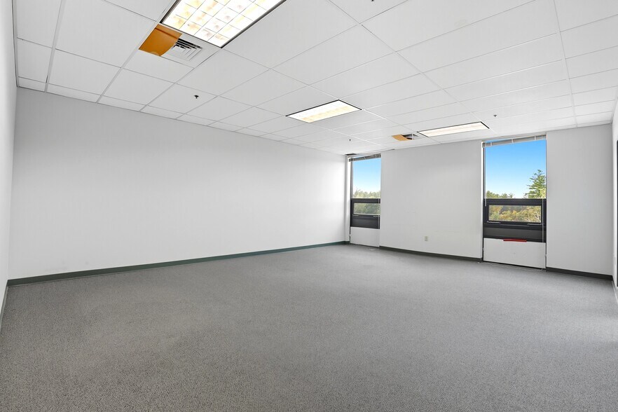 More Photos Of 25 Manchester St, Merrimack Loft Creative Space For Lease