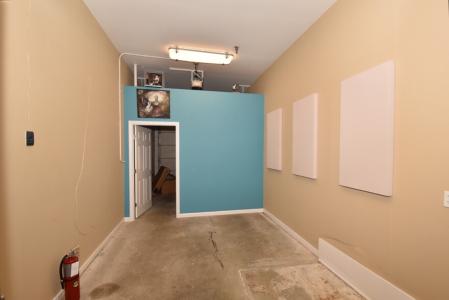 More Photos Of 400 Chapel Rd, South Windsor Light Manufacturing For Sale