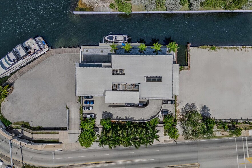 More Photos Of 528 NW 7th Ave, Miami Office For Sale