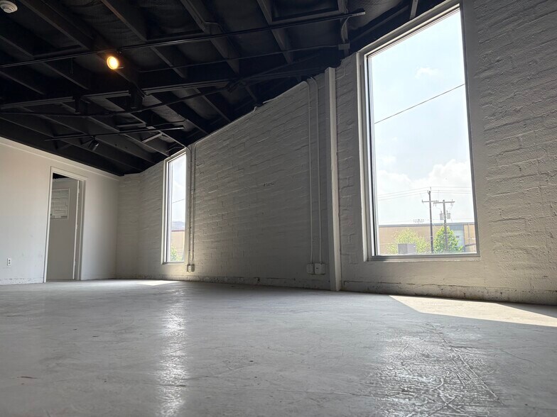 More Photos Of 915 Dallas St, San Antonio Loft Creative Space For Lease