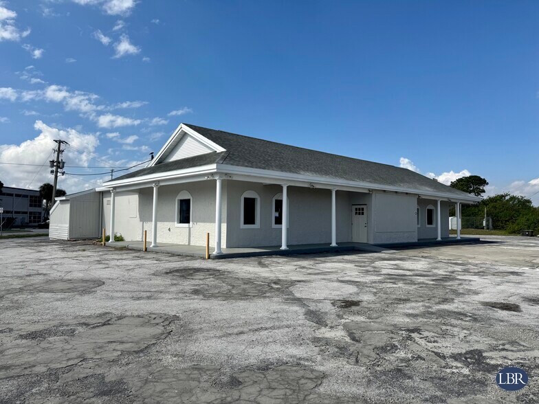 Primary Photo Of 2625 N Courtenay Pky, Merritt Island Freestanding For Sale