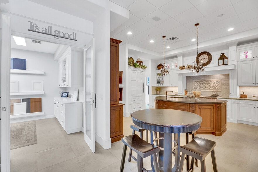 More Photos Of 2216 US 1, Vero Beach General Retail For Sale