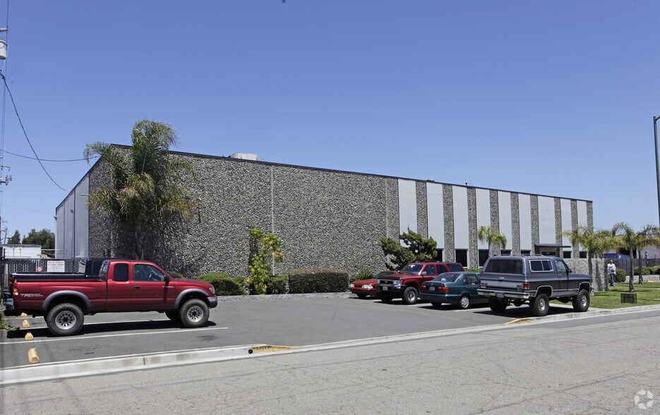 More Photos Of 477 Roland Way, Oakland Warehouse For Lease