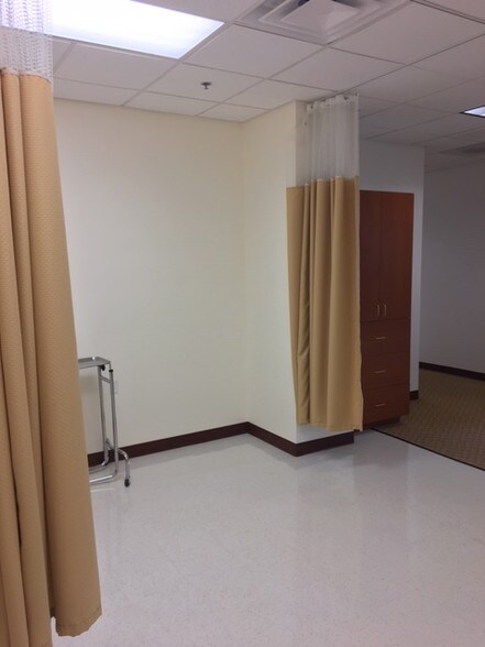 More Photos Of 1000 Randall Rd, Geneva Medical For Sale