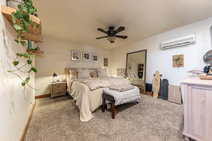 More Photos Of 8393 N Lake Blvd, Kings Beach Showroom For Sale