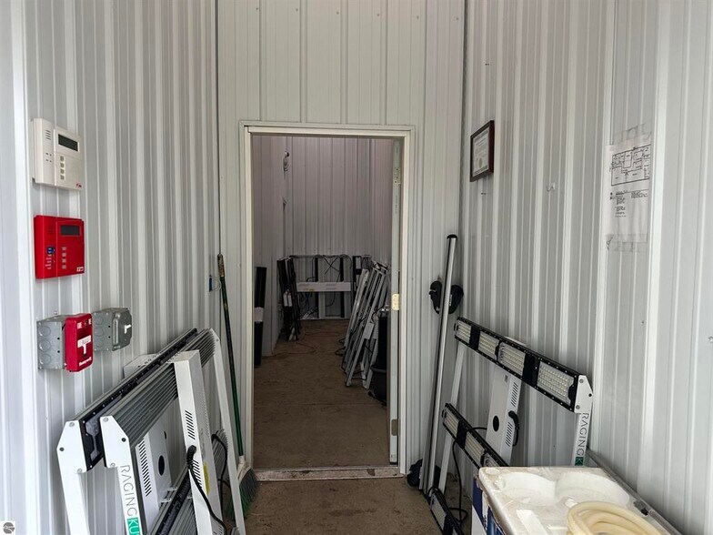 More Photos Of 404 S Park Dr, Kalkaska Warehouse For Sale