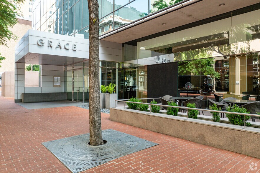 More Photos Of 777 Main St, Fort Worth Office For Lease