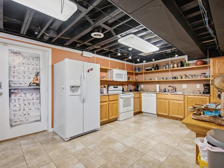 More Photos Of 35000-35008 Division Rd, Richmond Medical For Sale