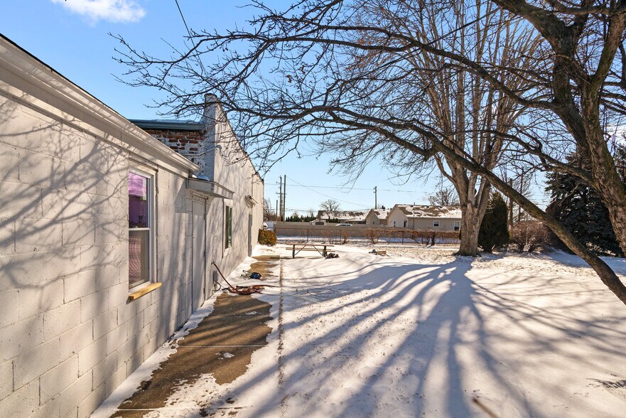 More Photos Of 10118 Eagle St, Dearborn Industrial For Sale