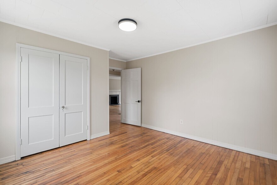 More Photos Of 720 Main st, Canton Bank For Lease