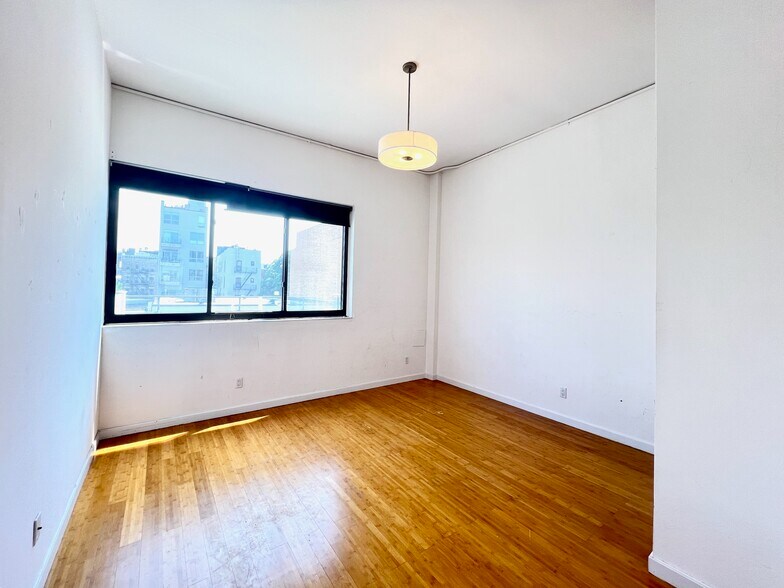 More Photos Of 109 Clay St, Brooklyn Flex For Lease