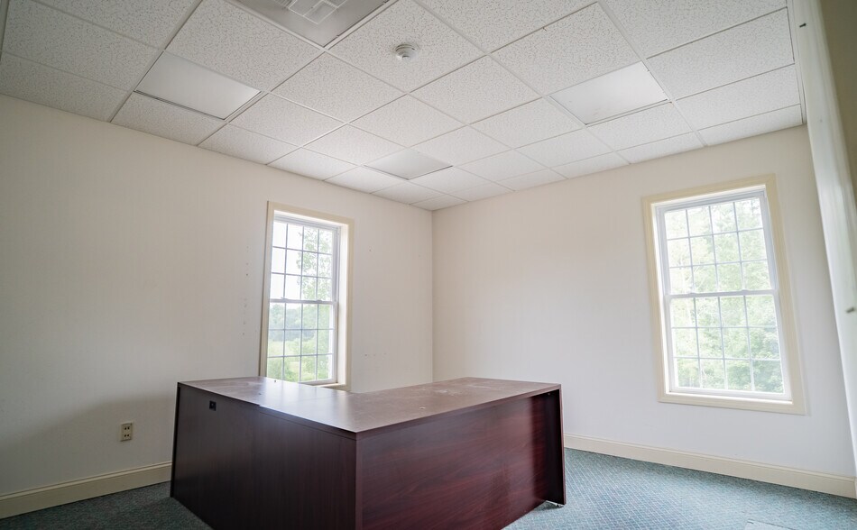 More Photos Of 6 Mary E Clark Dr, Hampstead Office For Sale