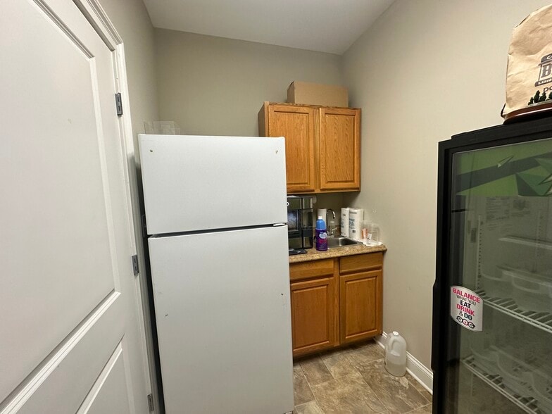 More Photos Of 110 Samaritan Dr, Cumming Medical For Sale
