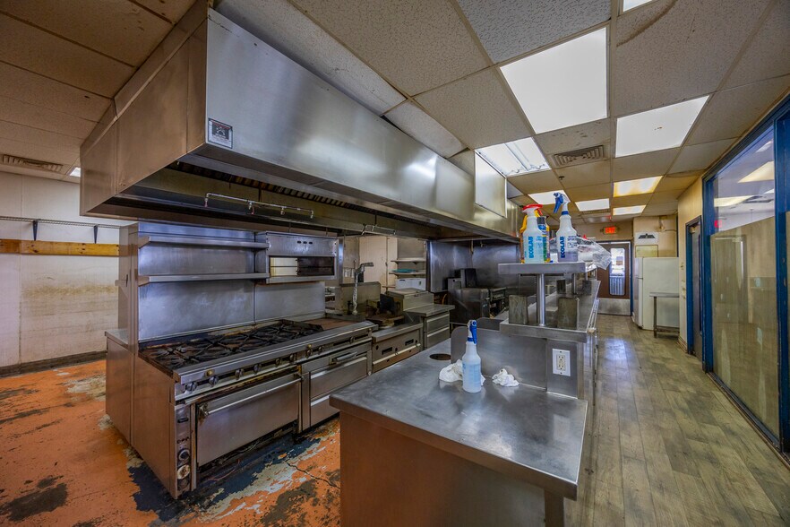 More Photos Of 300 Ma'alaea Rd, Wailuku Freestanding For Lease