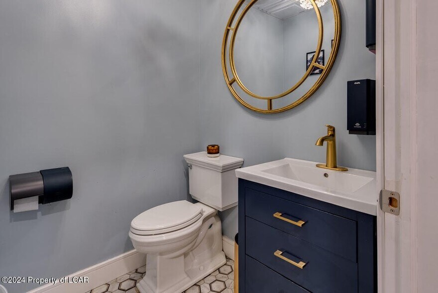 More Photos Of 447 Market St, Kingston Freestanding For Sale