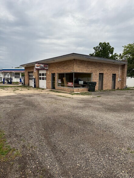 More Photos Of 117 E Roosevelt Rd, Stillman Valley Auto Repair For Lease