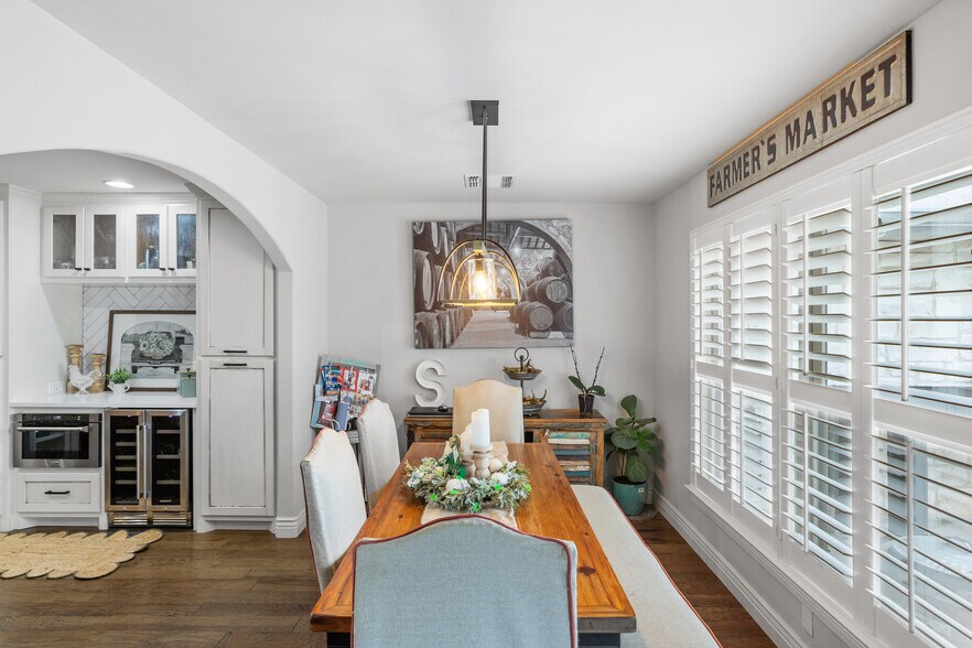 More Photos Of 608 W Morse St, Fredericksburg Specialty For Sale