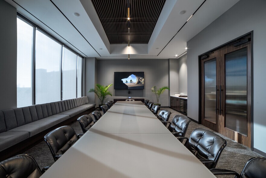 More Photos Of 190 TC Jester Blvd, Houston Office For Sale