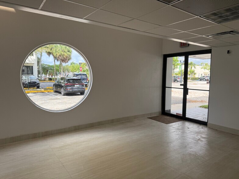 More Photos Of 2434 Hollywood Blvd, Hollywood Office For Sale