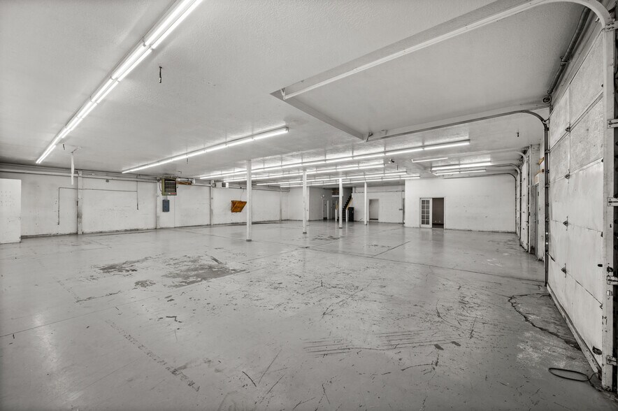 More Photos Of 4375 W Copper Hills Pky, West Jordan Warehouse For Lease