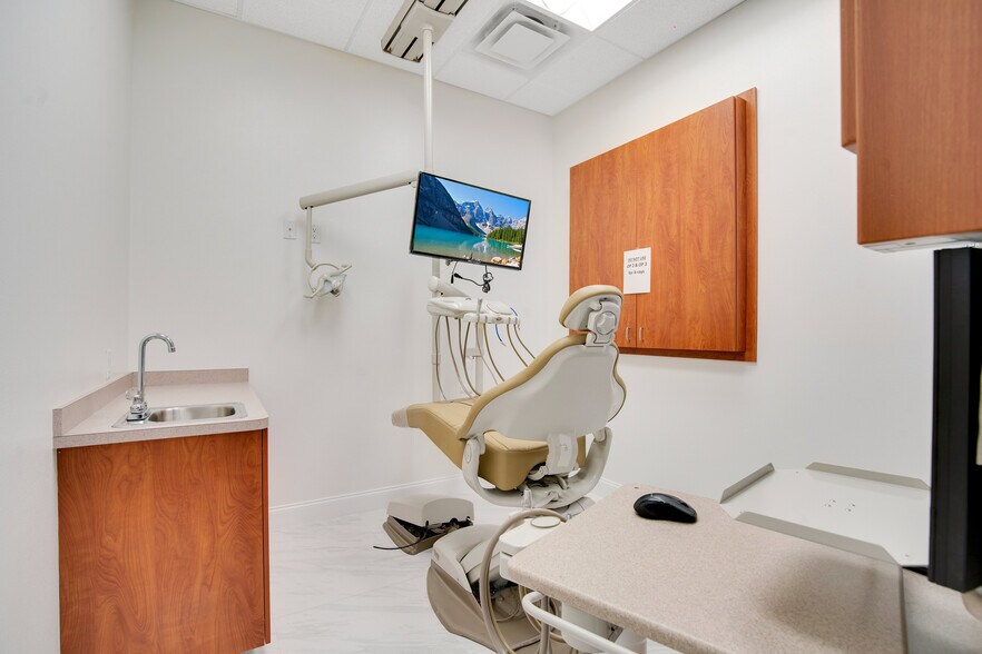 More Photos Of 1215-1221 W Fairbanks Ave, Orlando Medical For Lease