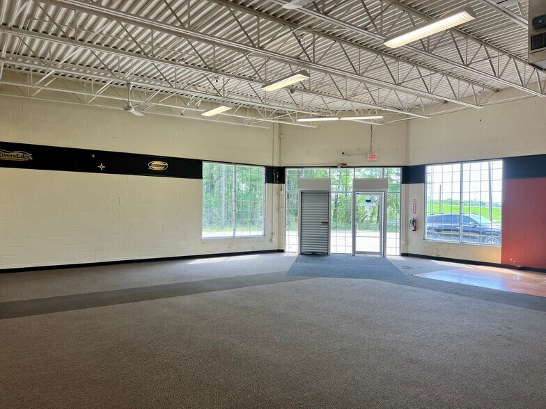 More Photos Of 2850 N Market St, Shreveport Freestanding For Sale