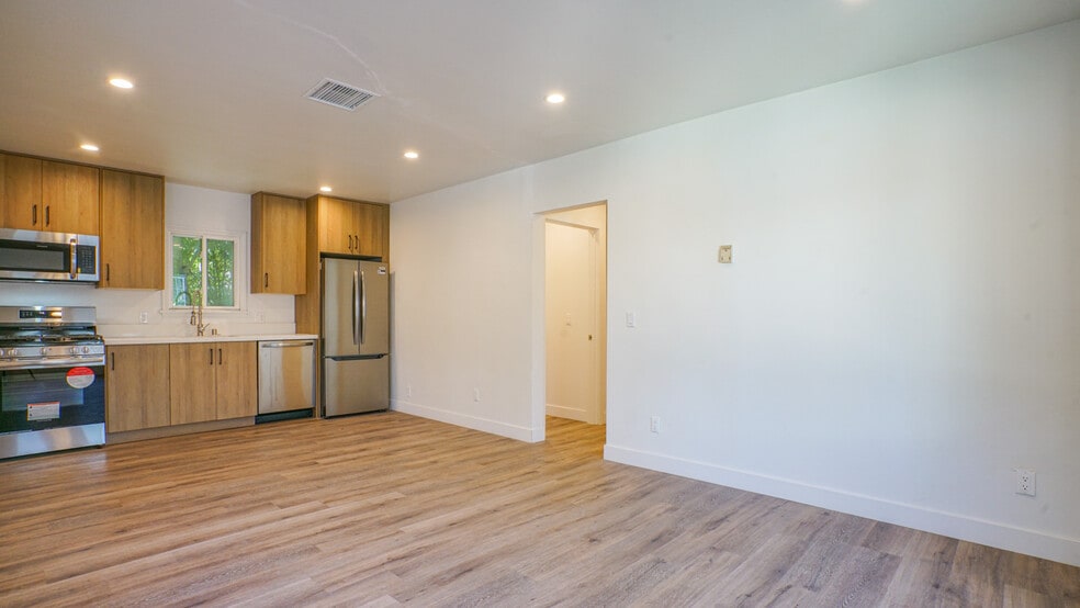 More Photos Of 6112-6114 Saturn St, Los Angeles Apartments For Sale