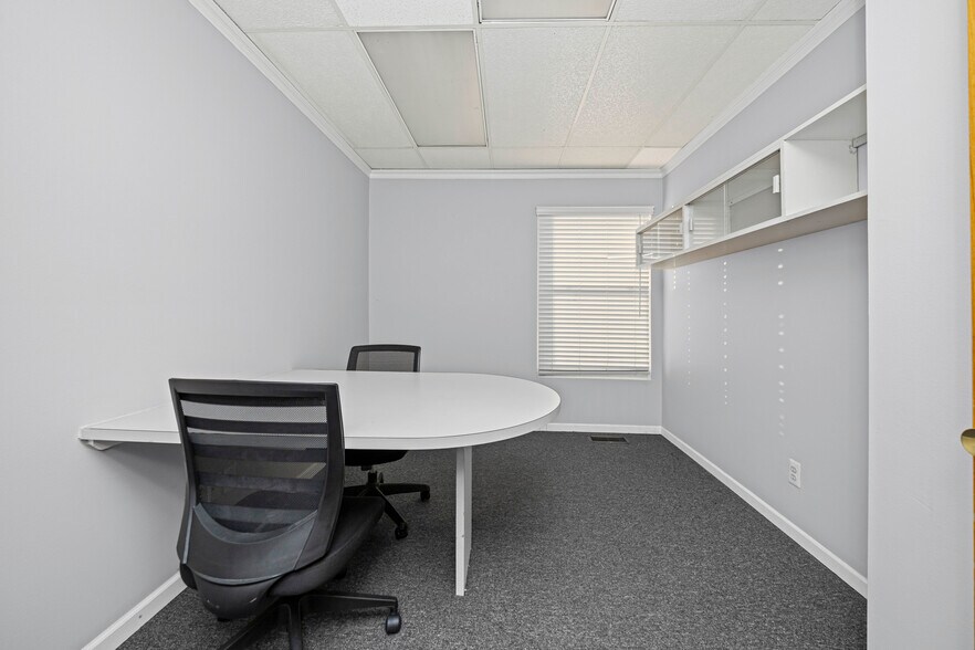 More Photos Of 30521 Schoenherr Rd, Warren Medical For Lease
