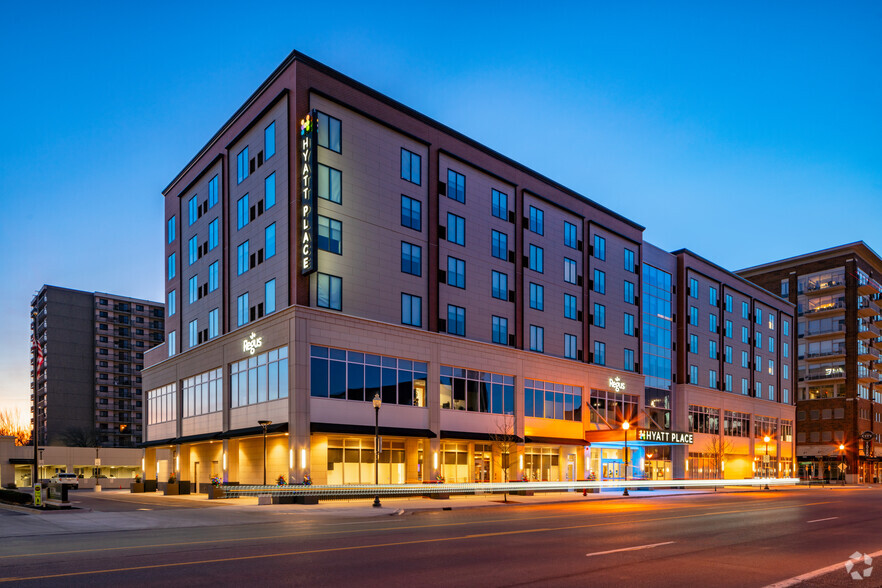 Primary Photo Of 400 N Main St, Royal Oak Coworking Space