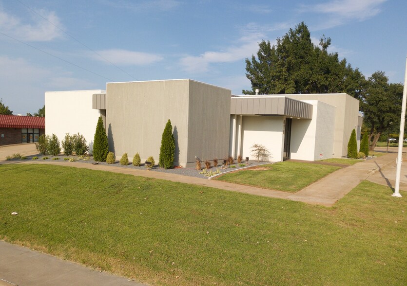 More Photos Of 414 N Air Depot Blvd, Midwest City Office For Lease