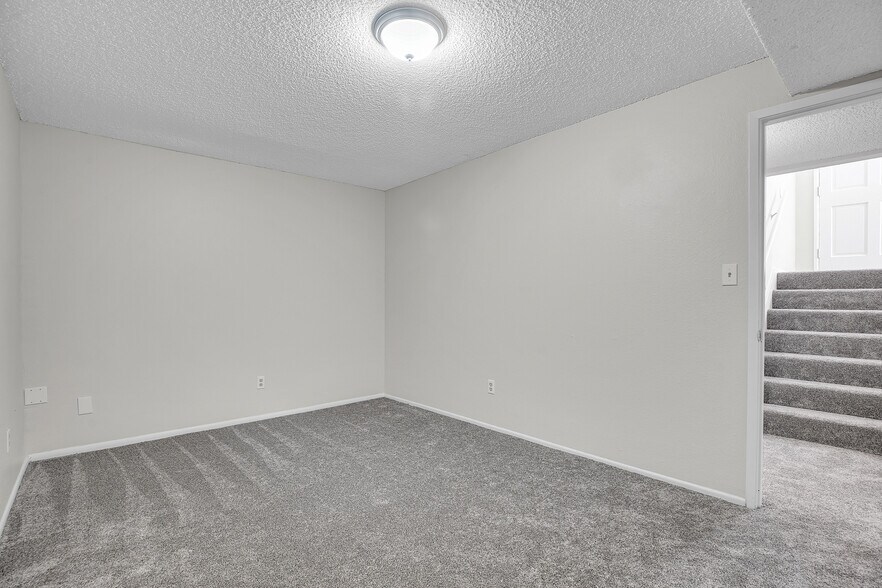 More Photos Of 17792 Webster Rd, Gladstone Apartments For Sale