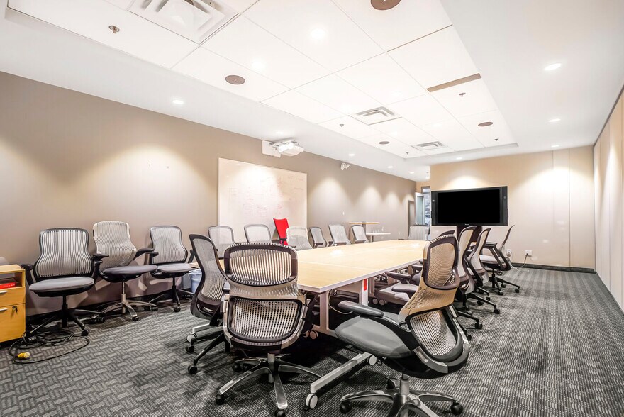 More Photos Of 7150 Rue Albert-Einstein, Montréal Office Residential For Lease