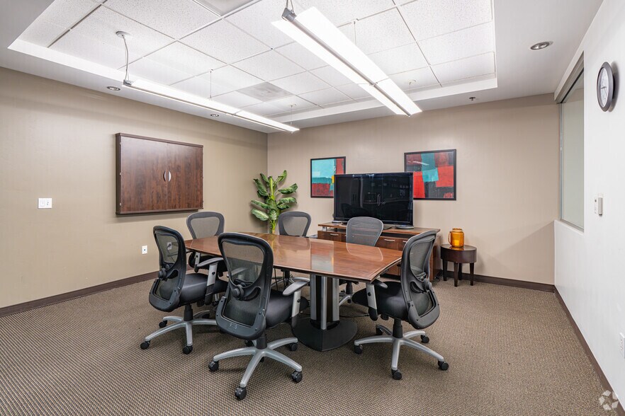 More Photos Of 4900 California Ave, Bakersfield Coworking Space