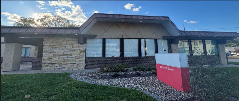 More Photos Of 2904 11th St, Rock Island Freestanding For Sale