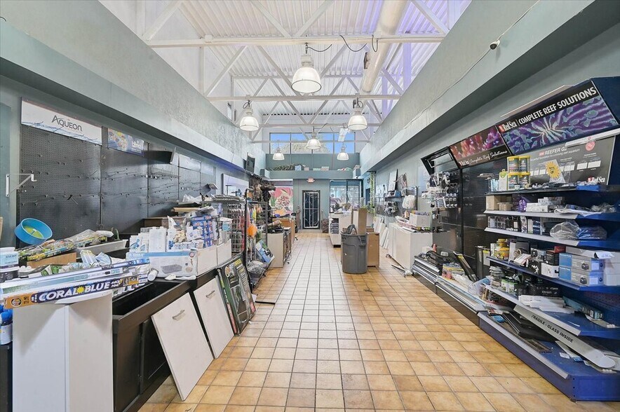 More Photos Of 2160 Gulf Gate Dr, Sarasota Storefront For Sale