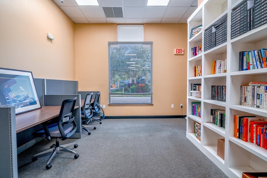 More Photos Of 1033 Dr Martin Luther King Jr St N, Saint Petersburg Medical For Sale