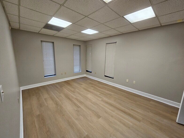 More Photos Of 135 Cecil Ct, Fayetteville Warehouse For Lease