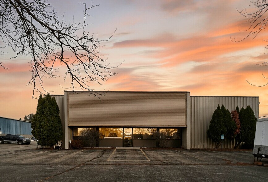 Primary Photo Of 808 Hicks Dr, Elburn Industrial For Sale
