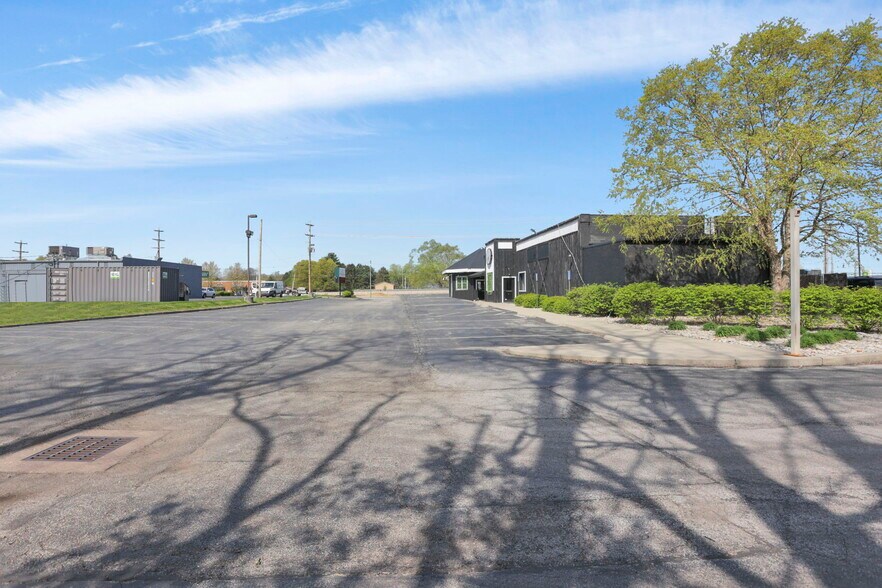 More Photos Of 1122 Hebron Rd, Heath Restaurant For Sale