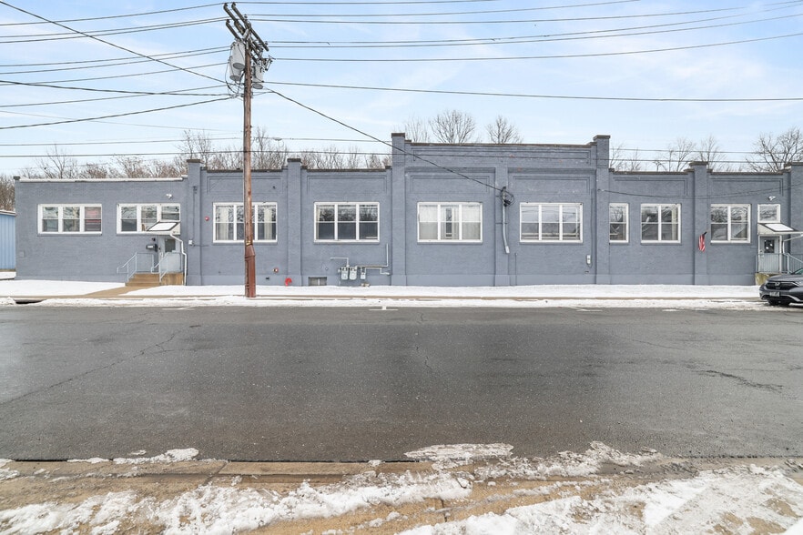 More Photos Of 105-119 Sprague Ave, Middletown Manufacturing For Lease