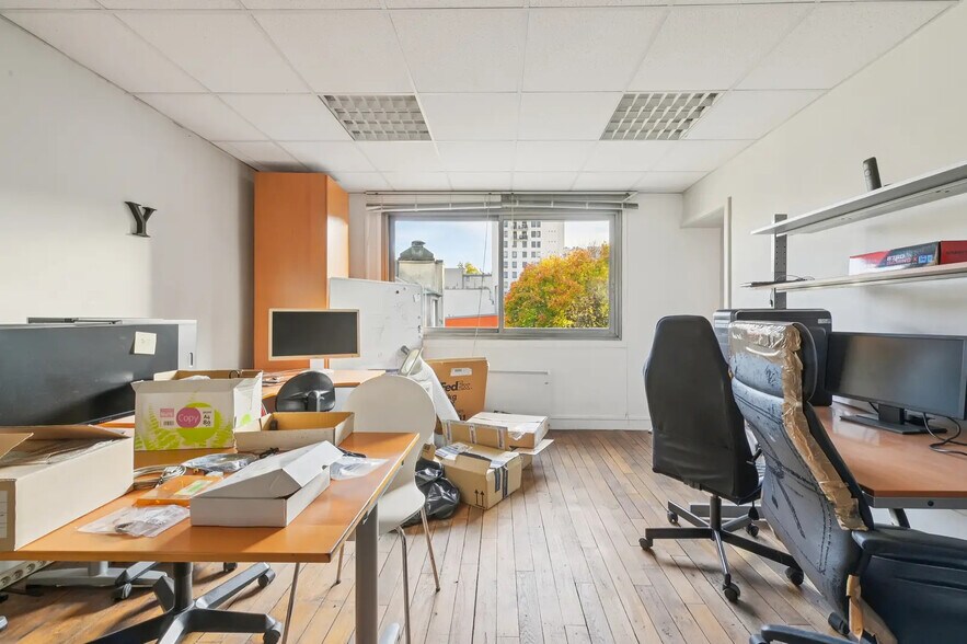 More Photos Of 20 Rue Marx Dormoy, Paris Office For Sale