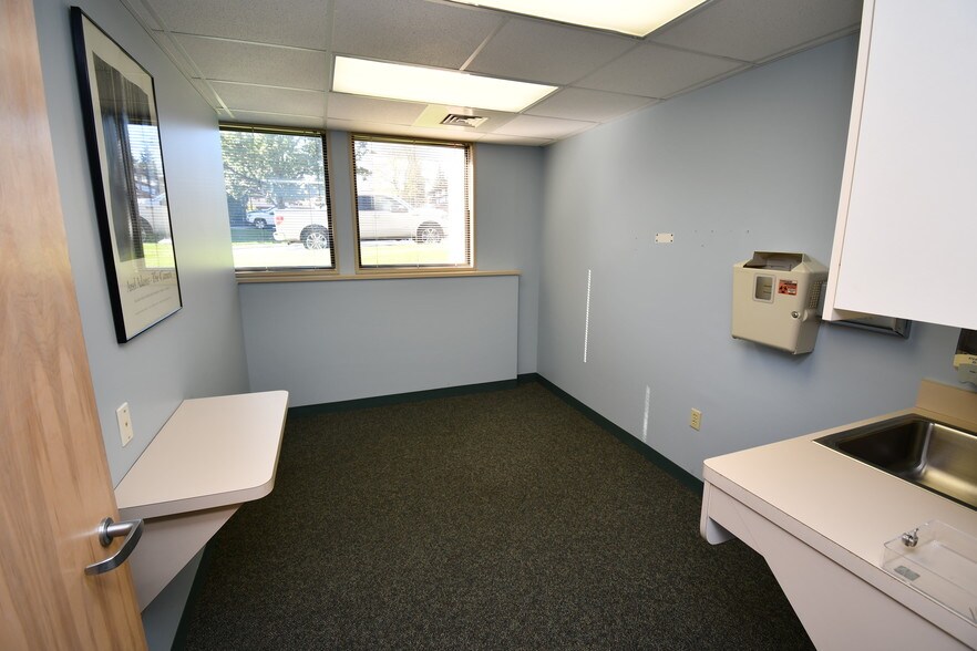 More Photos Of 305 Vine St, New Lenox Medical For Lease