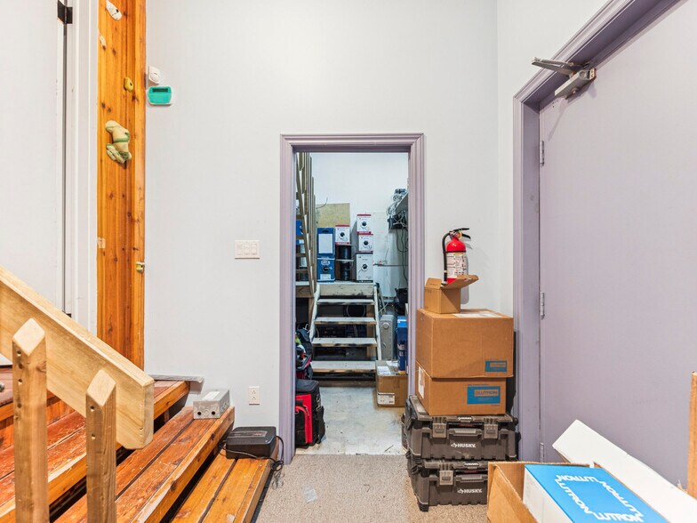 More Photos Of 175 W Beaver Creek Rd, Richmond Hill Light Distribution For Sale