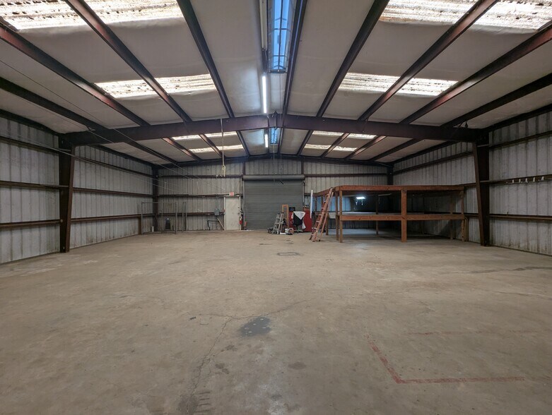 More Photos Of 5805 Old Dowlen Rd, Beaumont Warehouse For Lease