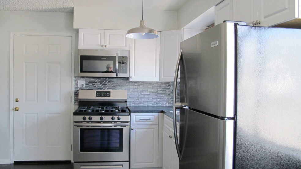 More Photos Of 1306 Abbot Kinney Blvd, Venice Storefront Retail Office For Lease