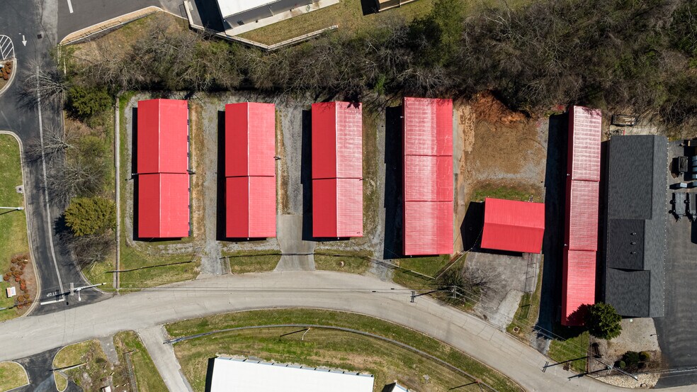 More Photos Of 1716 Royal Dr, Maryville Self Storage For Sale
