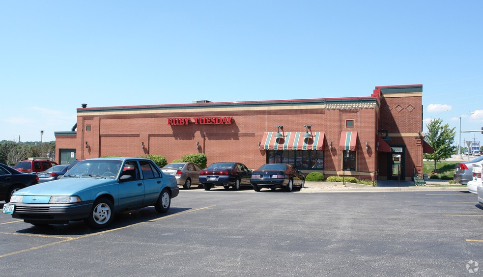 More Photos Of 14001 E Us-40 Hwy, Kansas City Restaurant For Lease